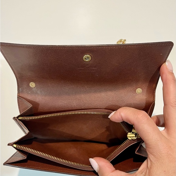 Authentic Vintage Louis Vuitton Monogram Bifold Wallet on Chain. - Picture 10 of 14